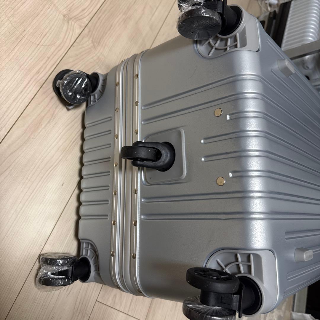 大型 スーツケース アルミフレーム 70cm シルバー TSAロック
