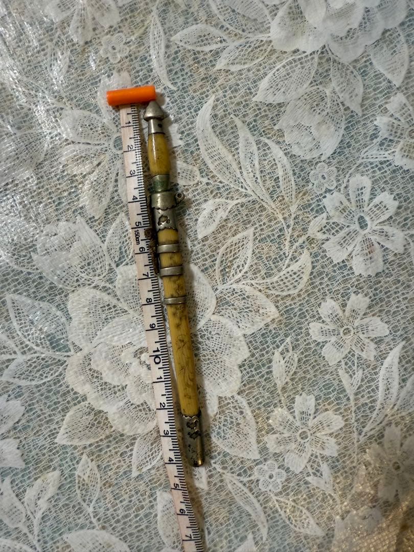 古道具 工芸品　骨董品　剣　動物の骨　銀　ハンドメイド　花人物像　彫刻　松