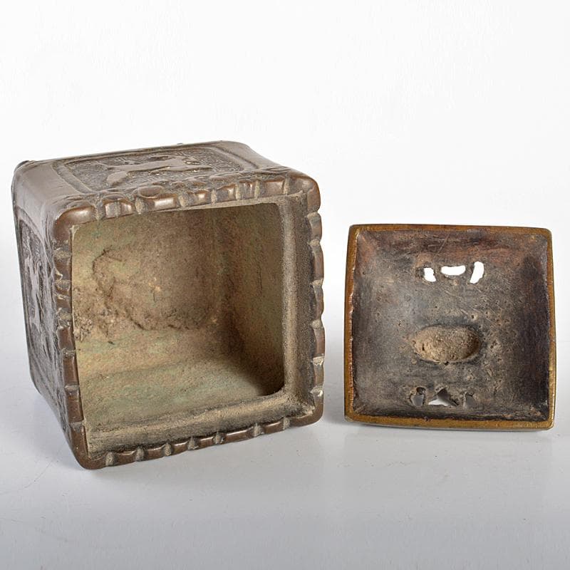 中国　大明宣徳年製款　古銅　神獣摘　神獣文　四方香炉　時代箱付　M　R6824