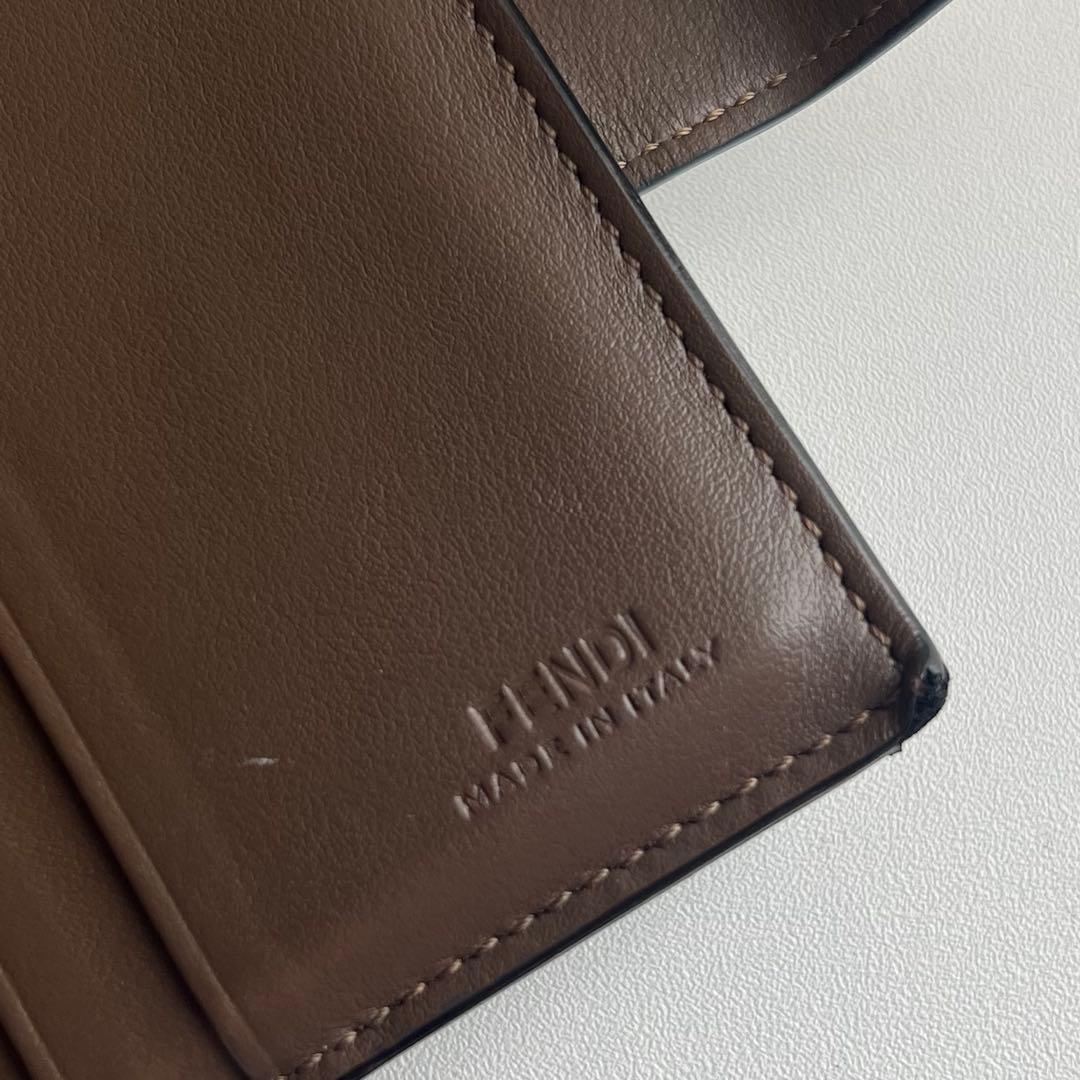 02 極上美品 FENDI フェンディ ズッカ 2つ折り財布