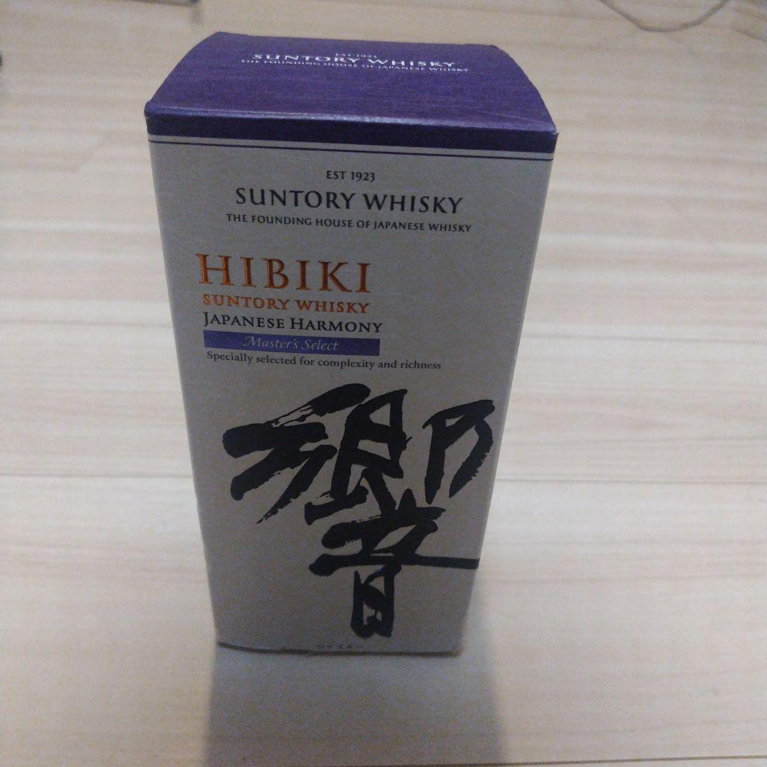 Hibiki ウイスキー 箱の底部分が少し潰れております　　3枚目写真