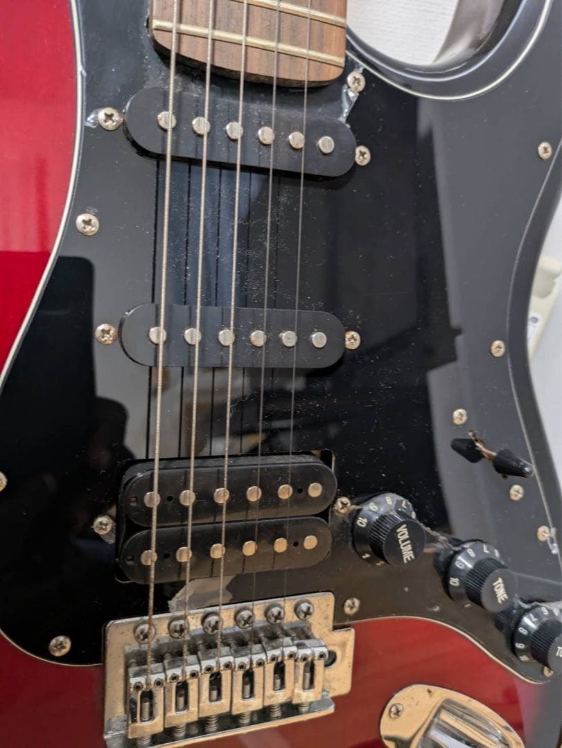 スチュワート ストラトキャスタータイプ エレキギター - レッド/ブラック中古