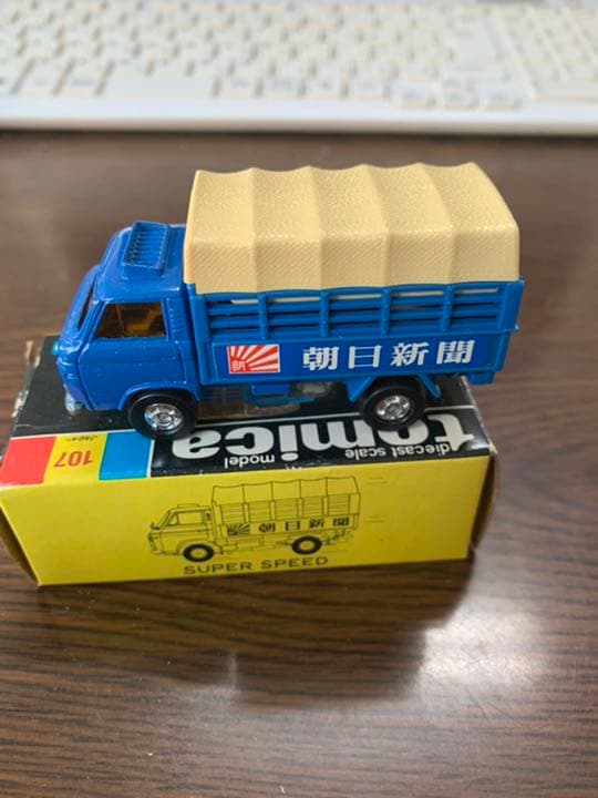 tomica ニッサンキャブオール　ミニカー