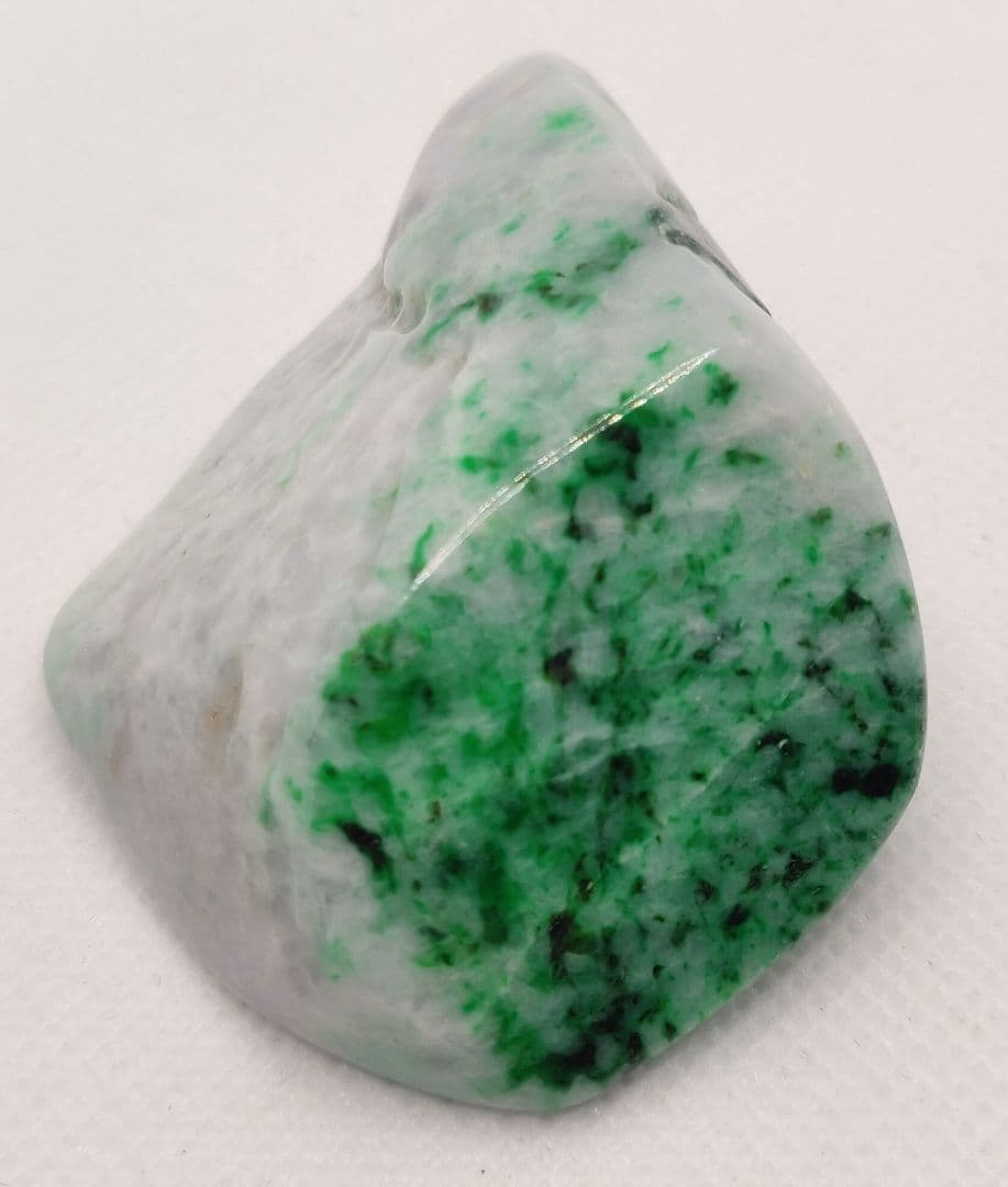 【貴重】本翡翠(発色鮮やか)のルース(85ｇ)