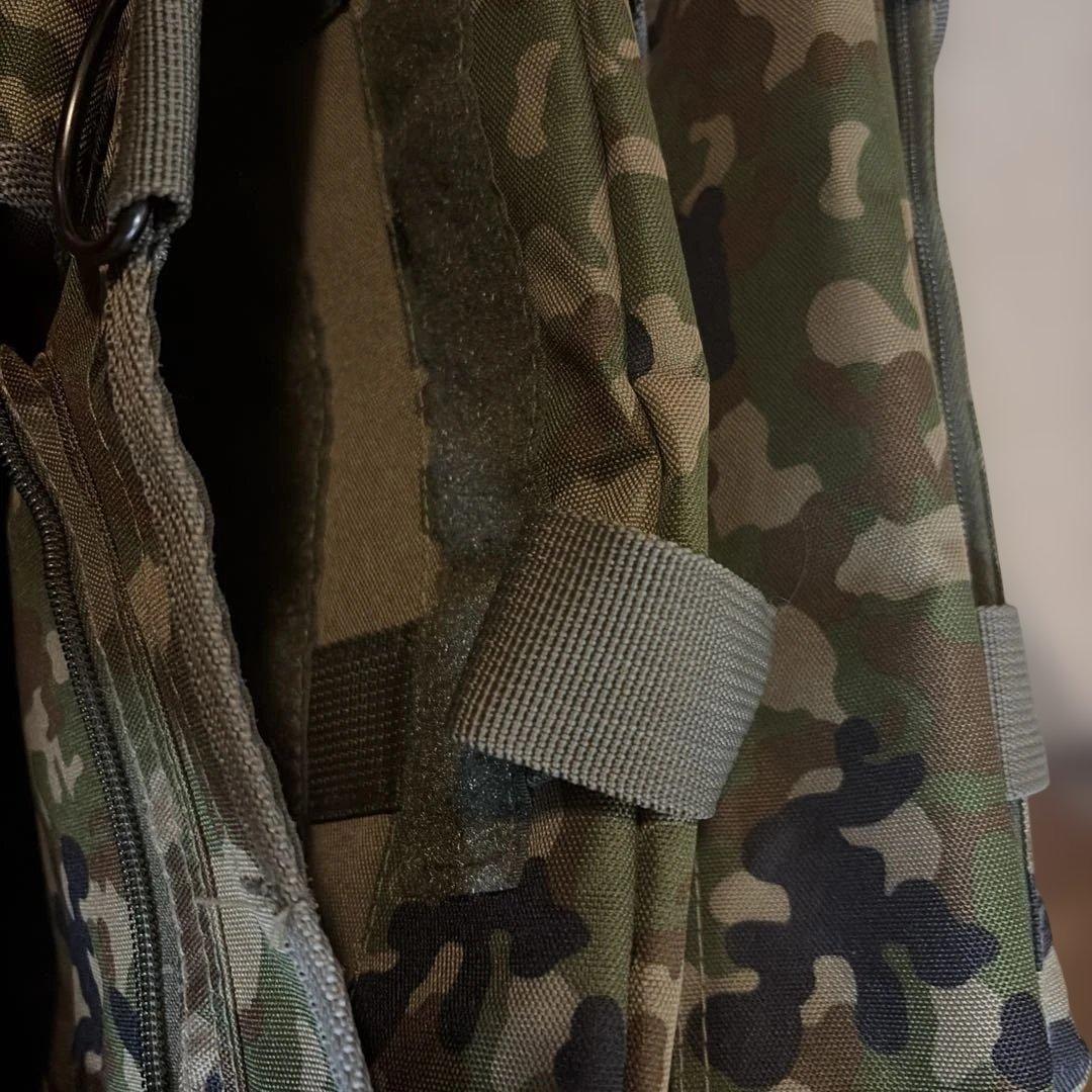 迷彩 中型バッグ ショルダーストラップ付き