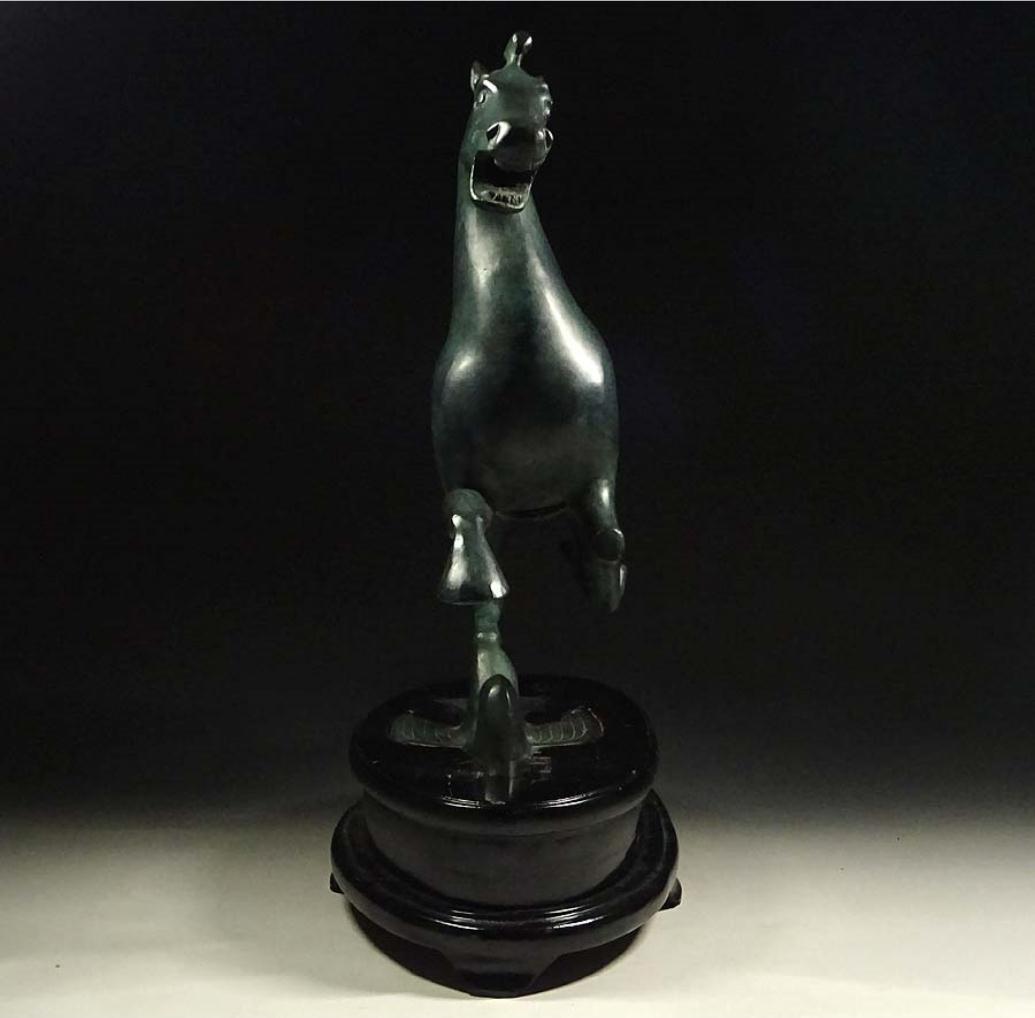 銅製 馬踏飛燕 馬の像 置物 台付き 幅約43cm c08299