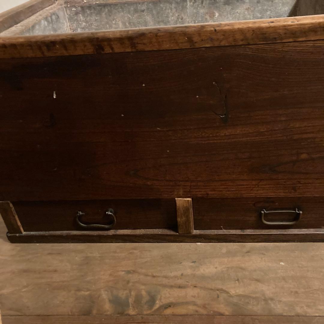 木製のアンティーク火鉢