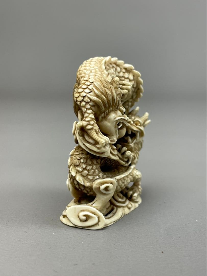 極上細密彫刻 双龍 根付 作家物 置物 古玩 骨董品 カバ牙製 篆刻