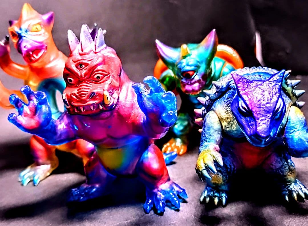 シカルナ工房。世界の怪獣、マイティ、バグン、イガール、テゴン。