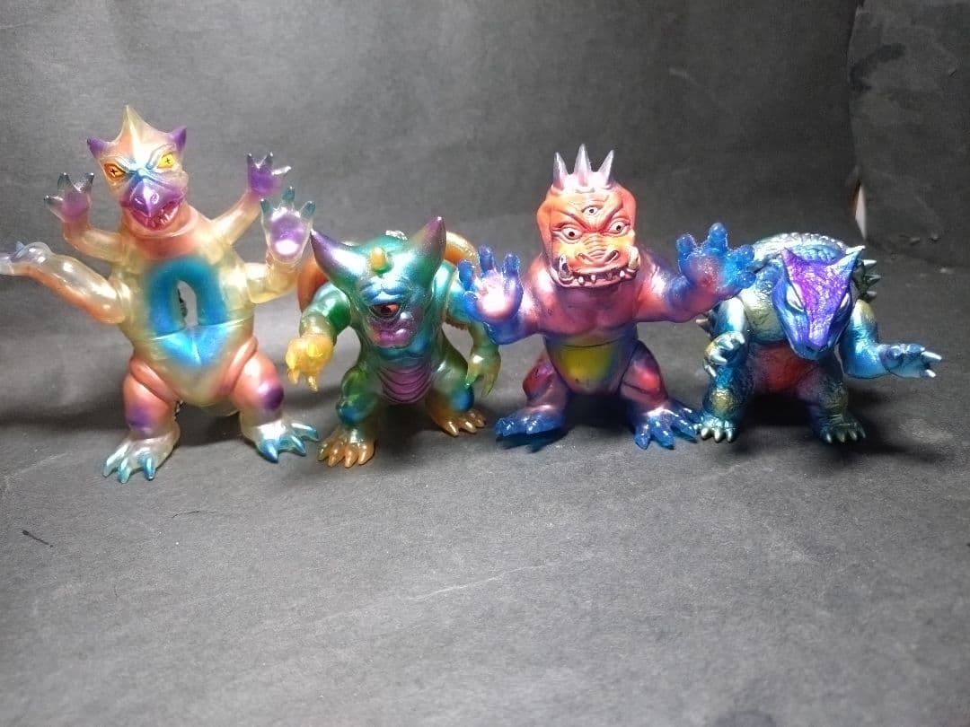 シカルナ工房。世界の怪獣、マイティ、バグン、イガール、テゴン。