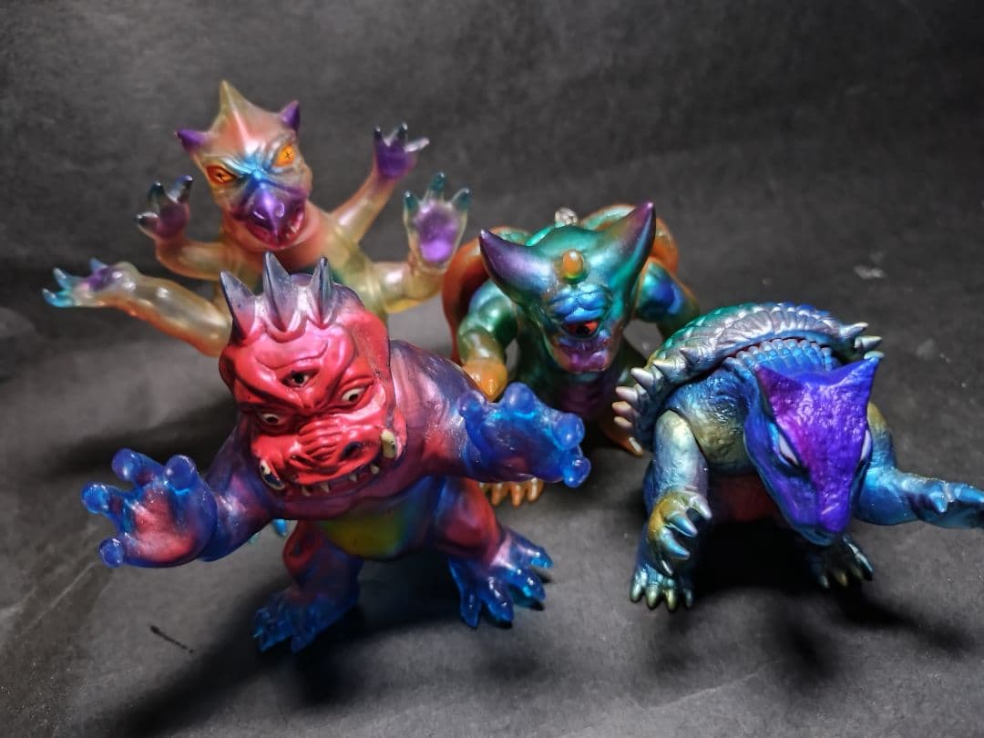 シカルナ工房。世界の怪獣、マイティ、バグン、イガール、テゴン。