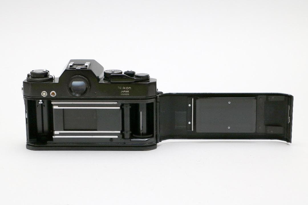 ニコマート　EL　ブラックボディ　（フイルムカメラ）