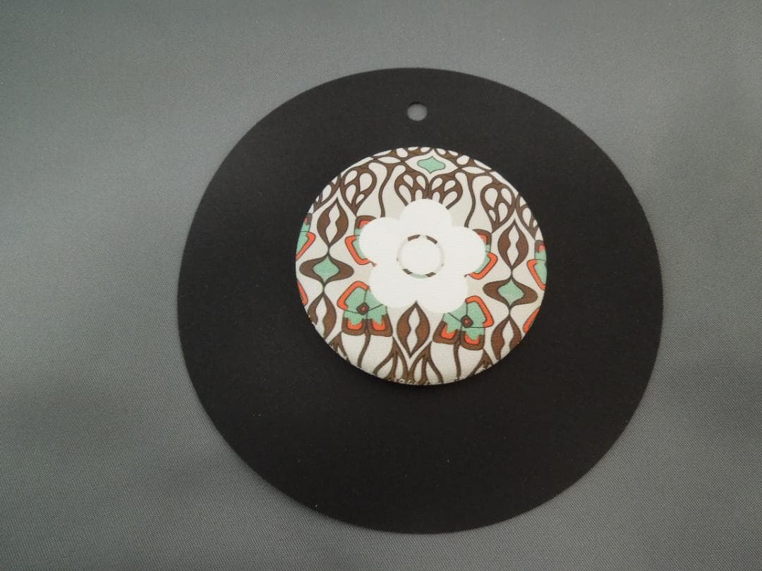 美術館グッズ【7823】　〈展覧会シリーズ〉マリー・クワント展②　布製缶バッジ