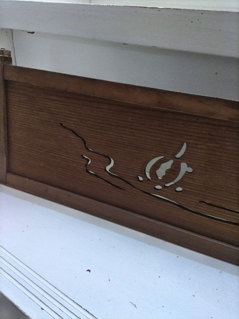 昭和レトロ　古い茶箪笥の戸1枚（亀柄）