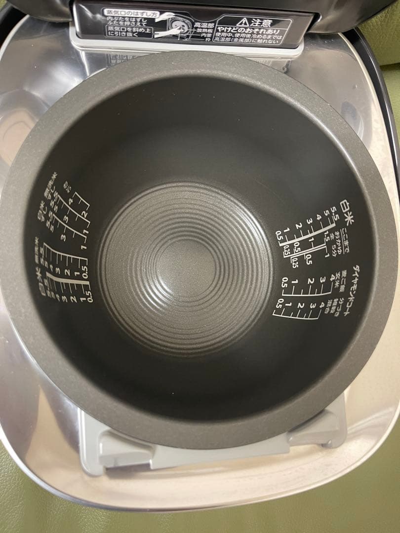 東芝の真空圧力IHジャー炊飯器「炎匠炊き」RC-10E2VX 2022年製