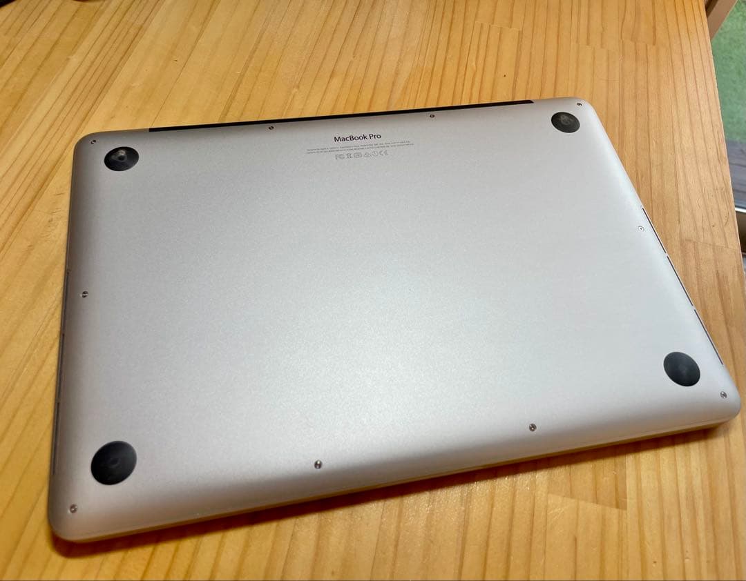 MacBook Pro 13インチ（2015年モデル）です。
