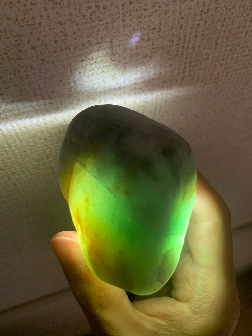 糸魚川ひすい極上の海石　翡翠　原石　翡翠　鉱物標本　コン沢　水石　根付　国産鉱物