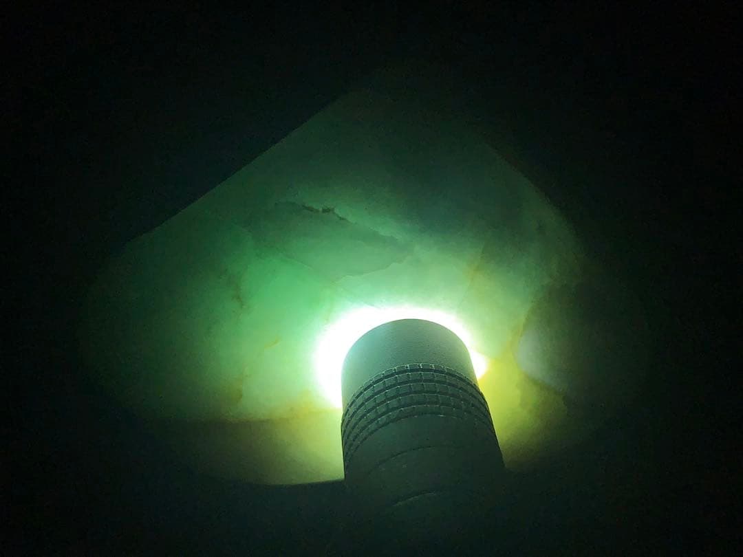 糸魚川ひすい極上の海石　翡翠　原石　翡翠　鉱物標本　コン沢　水石　根付　国産鉱物