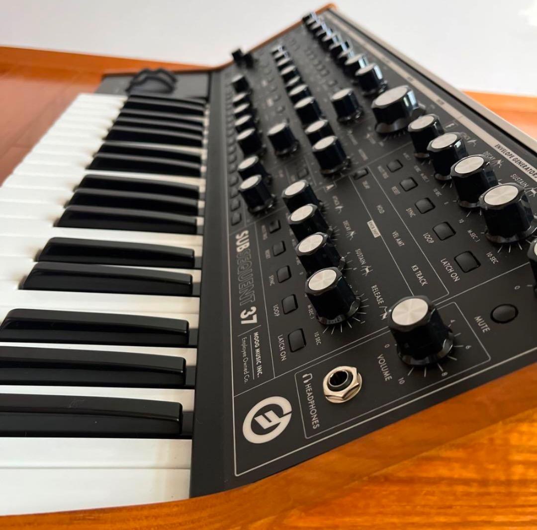 美品！　Moog Subsequent 37 モーグ ムーグ