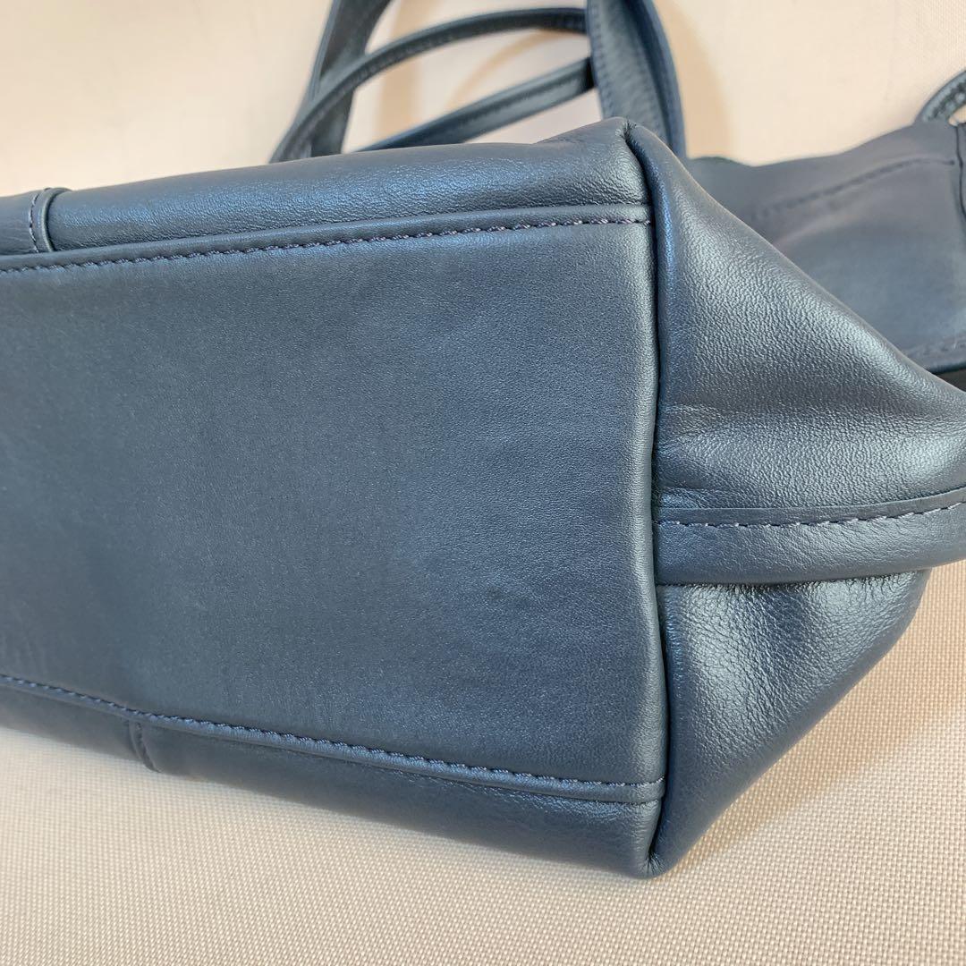 イアパピヨネ センターポイントトートバッグ S《牛革/2way/軽量》ネイビー
