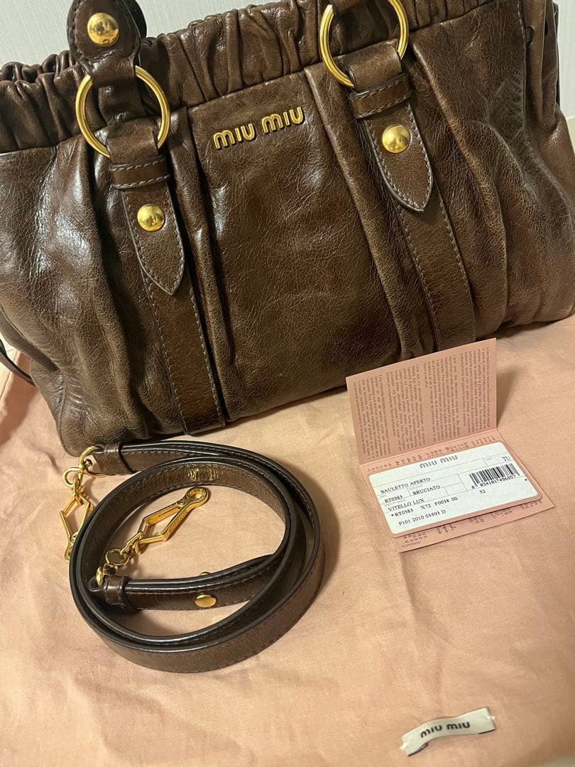 MIU MIU ブラウンレザー ショルダーバッグ