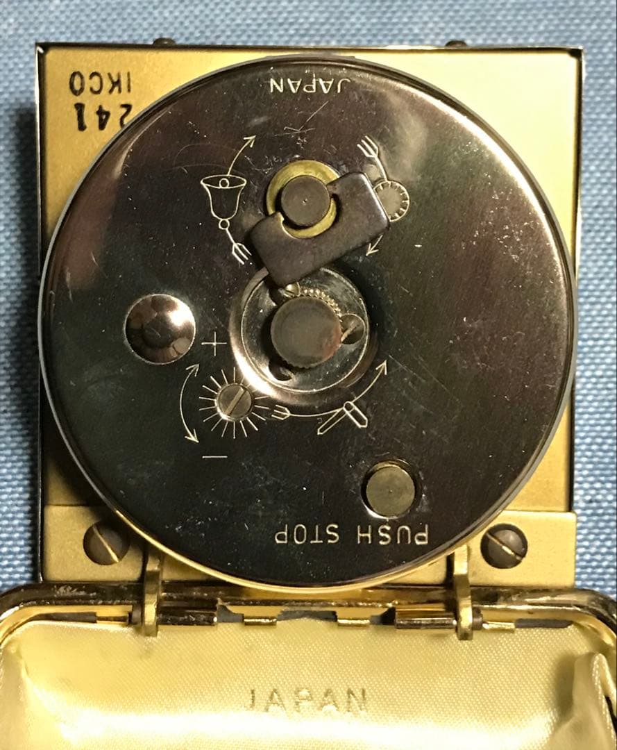 セイコーのアンティークな旅行用目覚まし時計(手巻き)