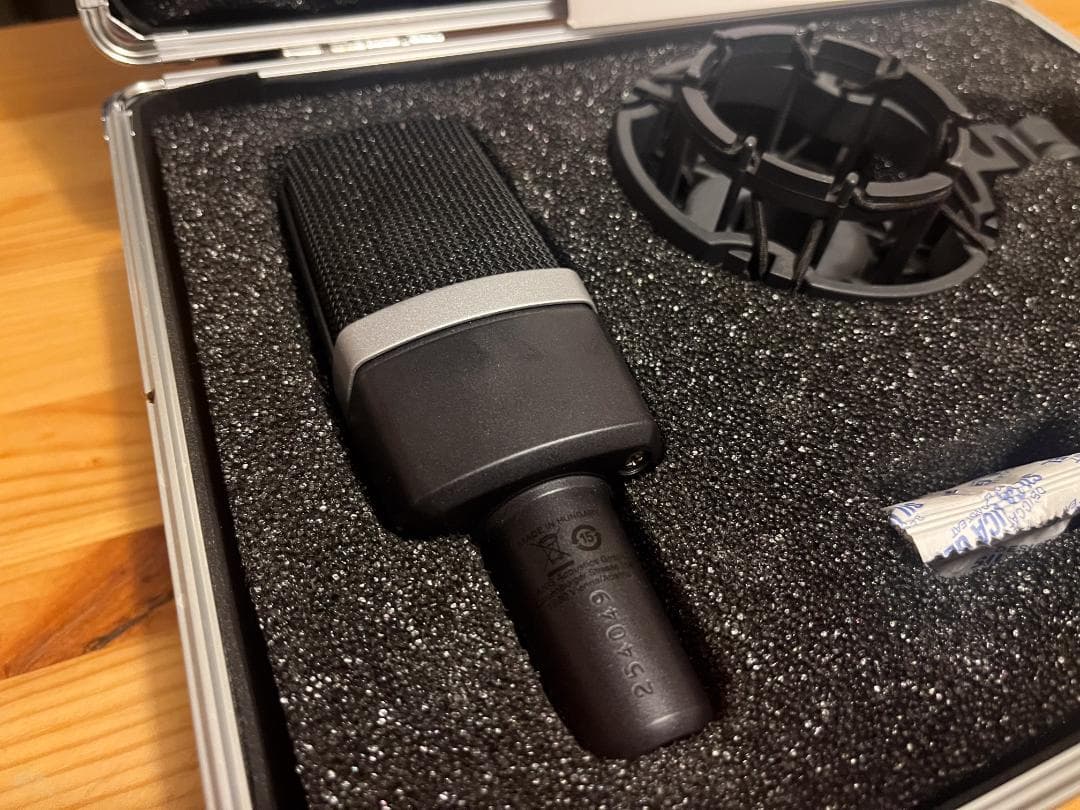 AKG C214 コンデンサーマイク ほぼ未使用 ケース付属