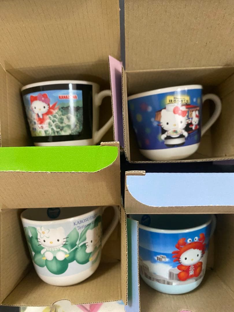 ご当地キティ、ハローキティ色々50点まとめ売り