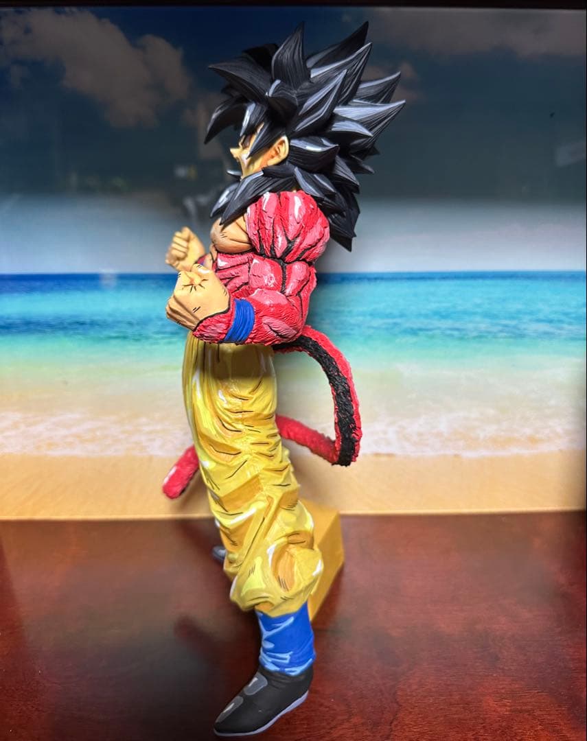 孫悟空 フィギュア 尻尾付き 一番くじ スーパーサイヤ人4リペイント