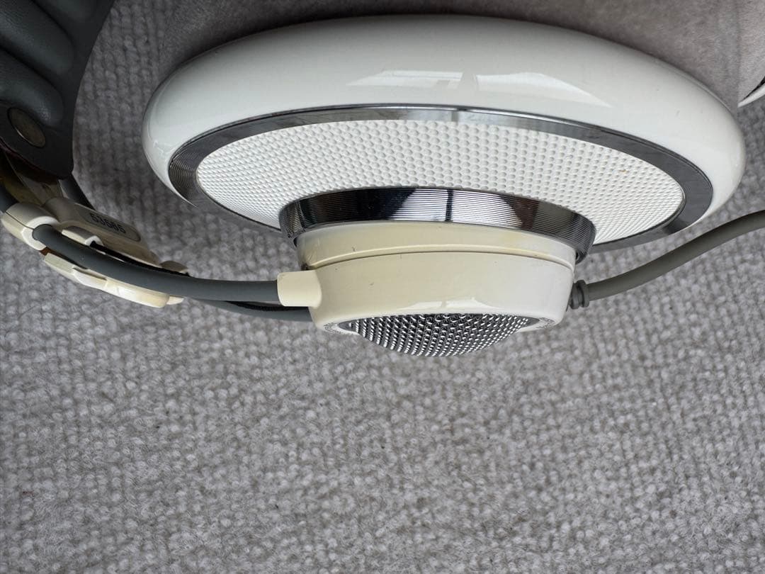 K701 有線ヘッドホン グレー/ホワイト