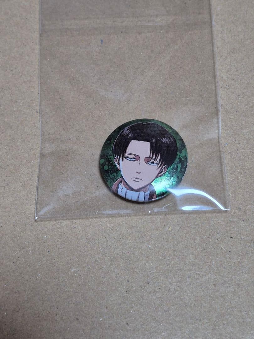 希少 進撃の巨人 ミニ缶バッジ リヴァイ