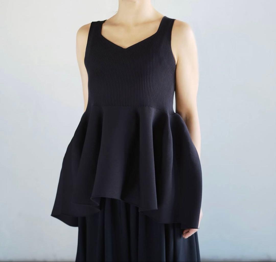 美品 CFCL POTTERY SLEEVELESS TOP ブラック