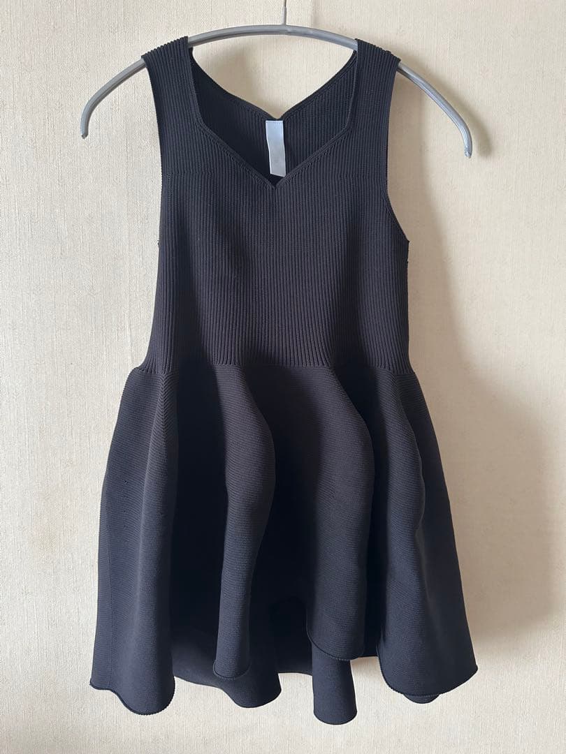 美品 CFCL POTTERY SLEEVELESS TOP ブラック