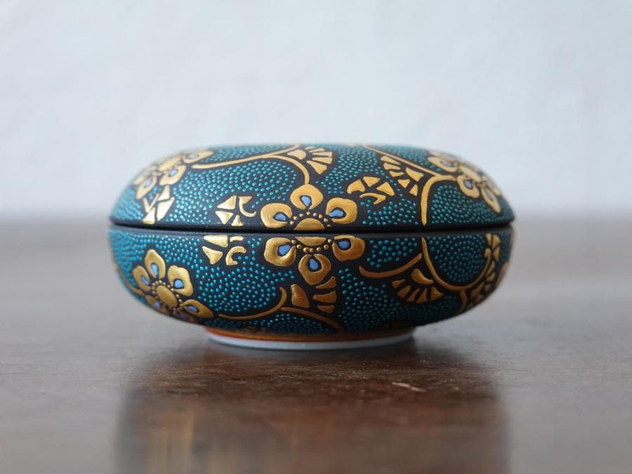 九谷焼　仲田錦玉　渦打　青粒　金彩　唐草文　香合　共箱　内面細字　茶道具