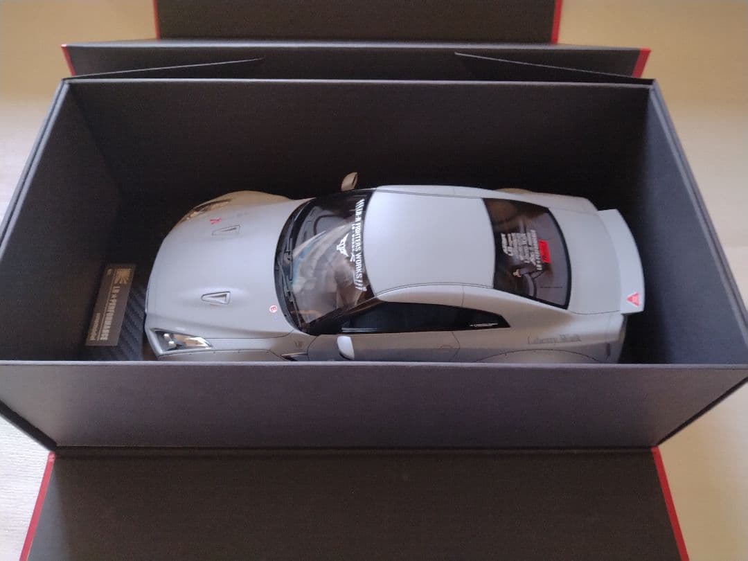 ワンモデル 1/18 R35 GT-R LB仕様