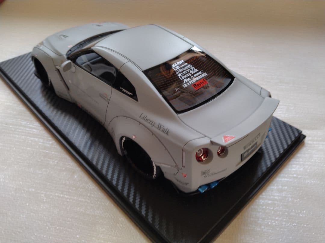 ワンモデル 1/18 R35 GT-R LB仕様
