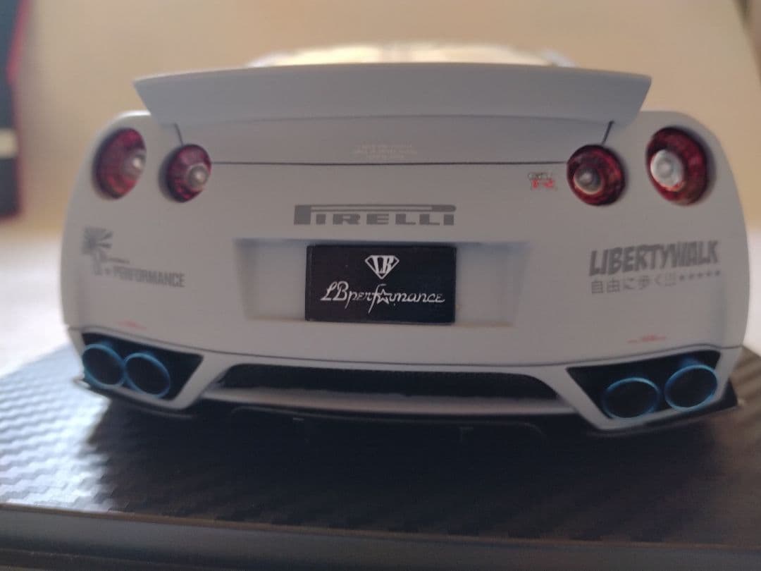 ワンモデル 1/18 R35 GT-R LB仕様