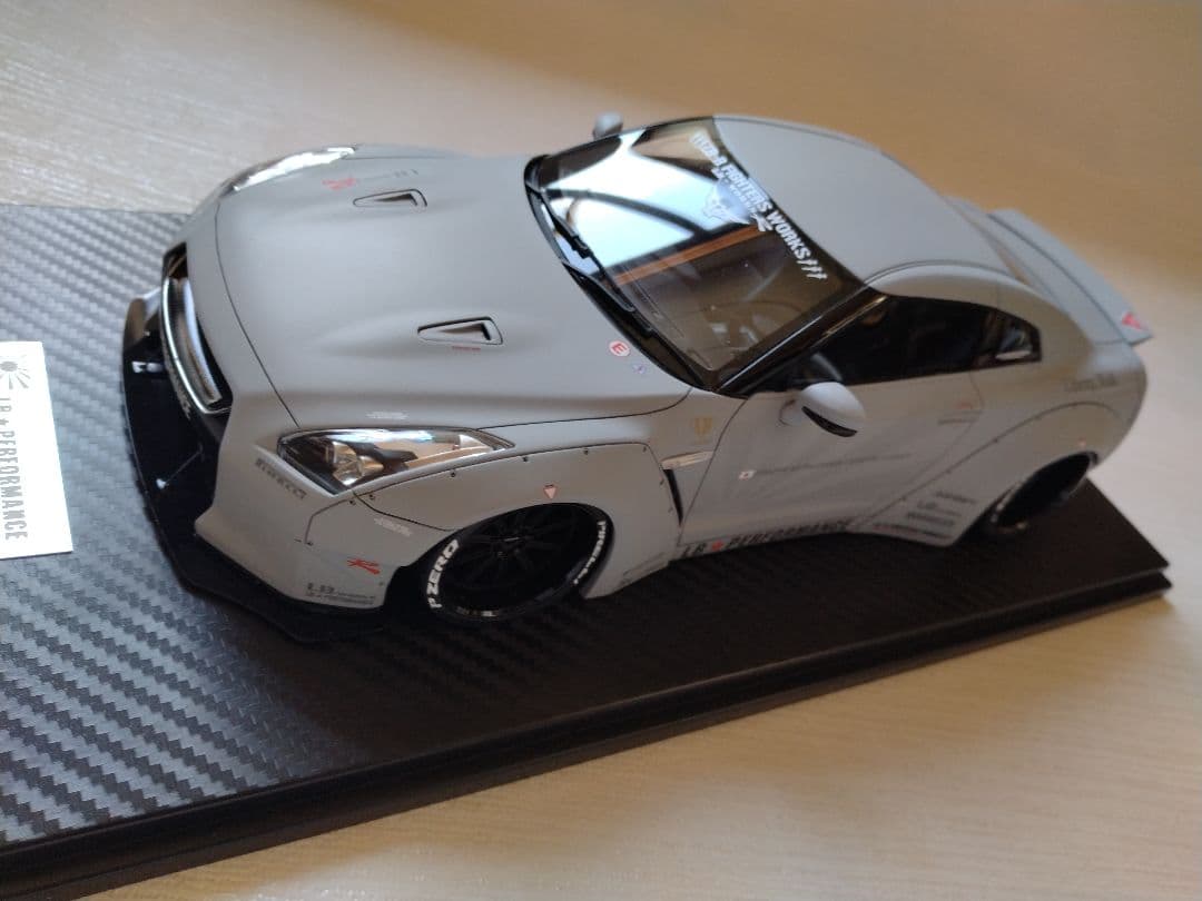 ワンモデル 1/18 R35 GT-R LB仕様
