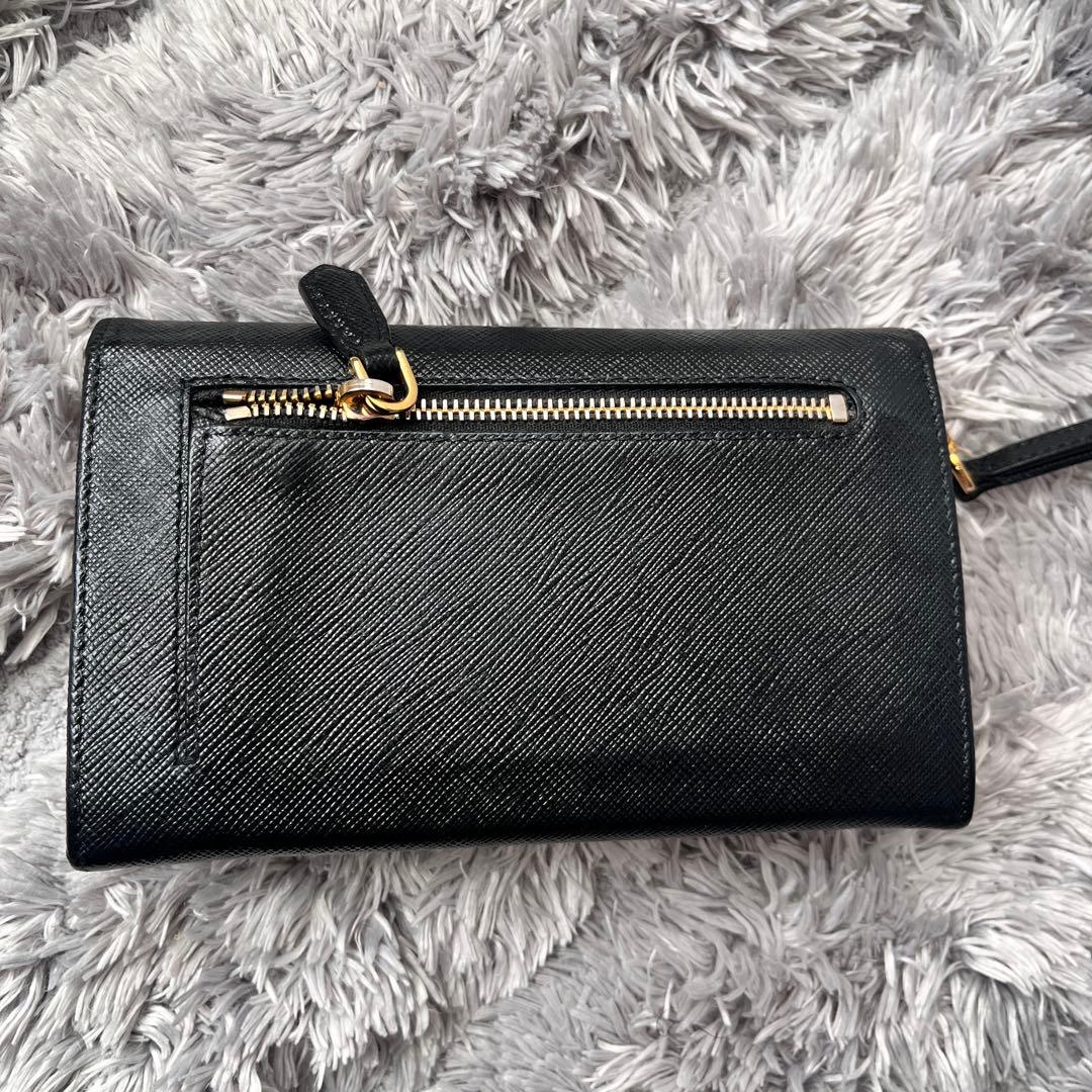 美品✨PRADA ストラップ付　財布　フィオッコ　サフィアーノ　ブラック　メタル