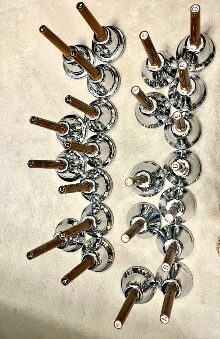 ウチダミュージックベル　ハンドベル スタンドケース付　シルバー23➕ゴールド4