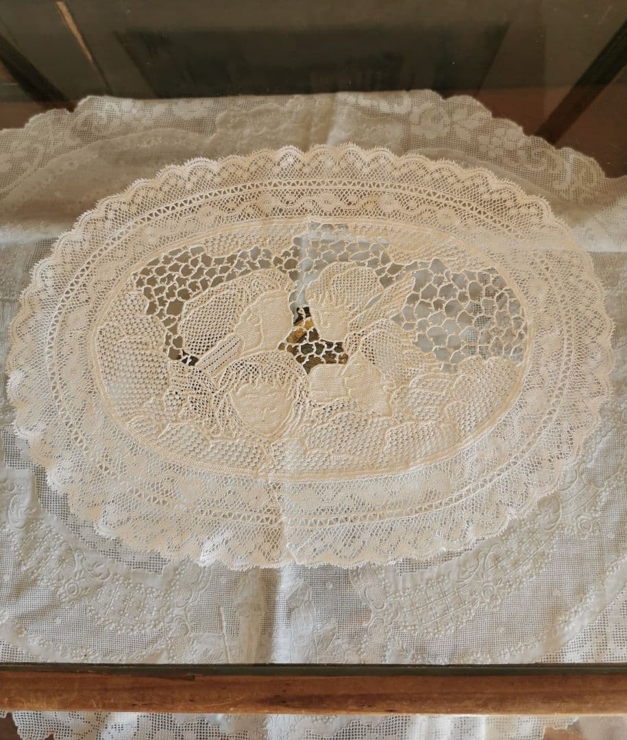 アンティーク ポワンドヴェニス ５人の天使のニードルワーク 手刺繍レースドイリー