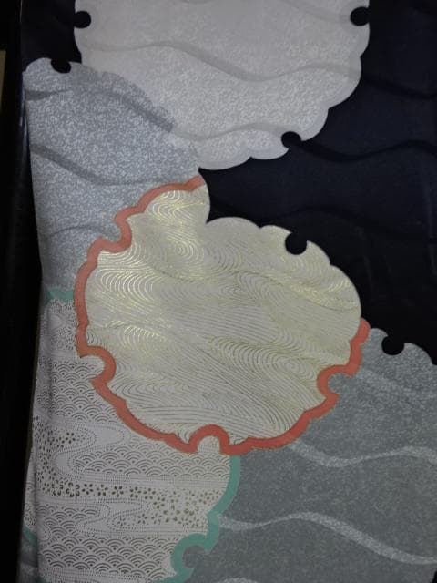 振り袖　黒地に雪の輪柄