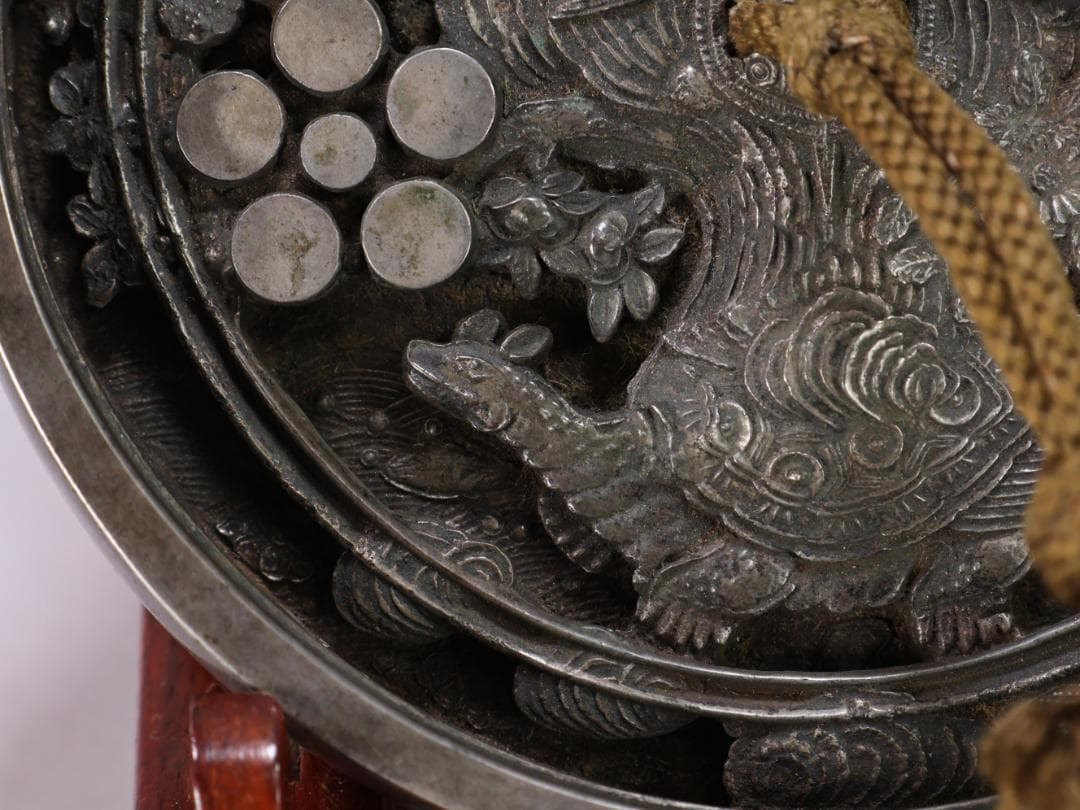 前田家伝来　江戸期　天下一中嶋和泉守貞次作　松竹梅五曜玄武紋様　古鏡　蒔絵共箱