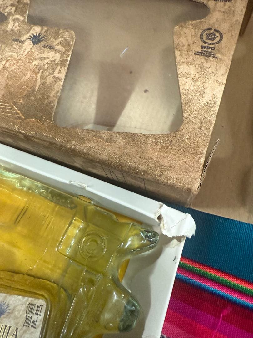 テキーラ Hijos de Villa レポサド ピストル型ボトル＋グラス2個