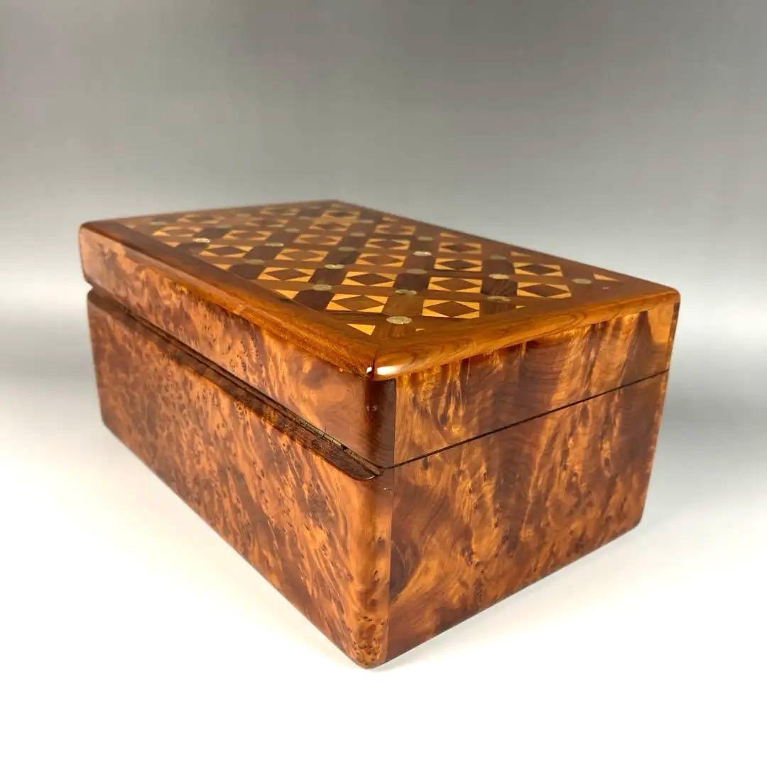 寄木細工の装飾ボックス　螺鈿(ラデン) 大変重厚　宝石箱　金庫　箱