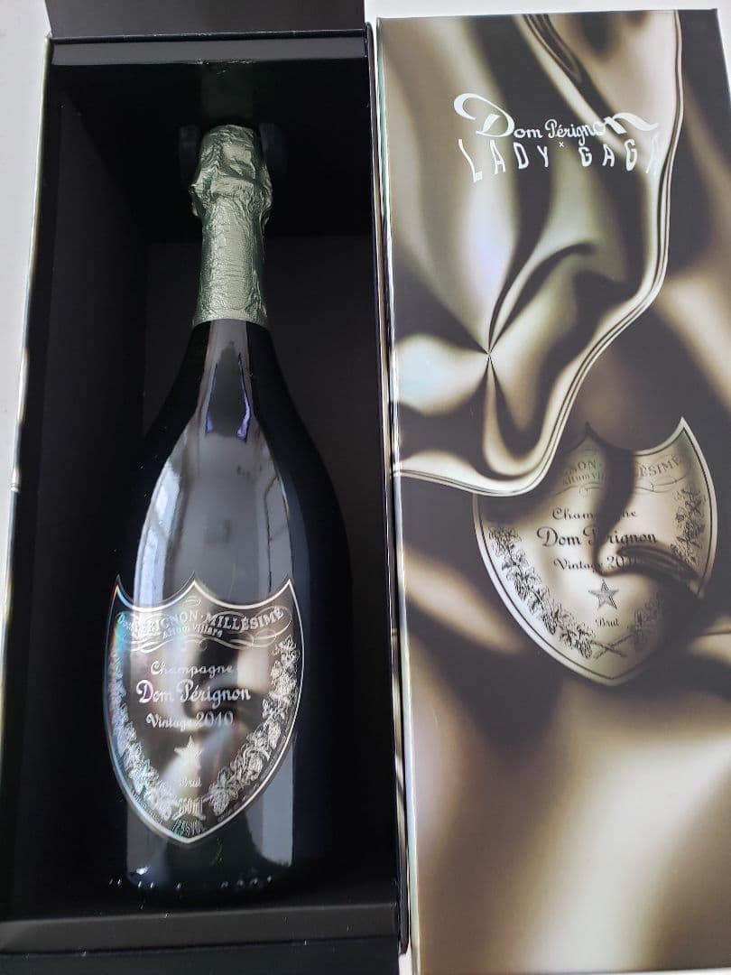 レディーガガ　ドンペリ2010