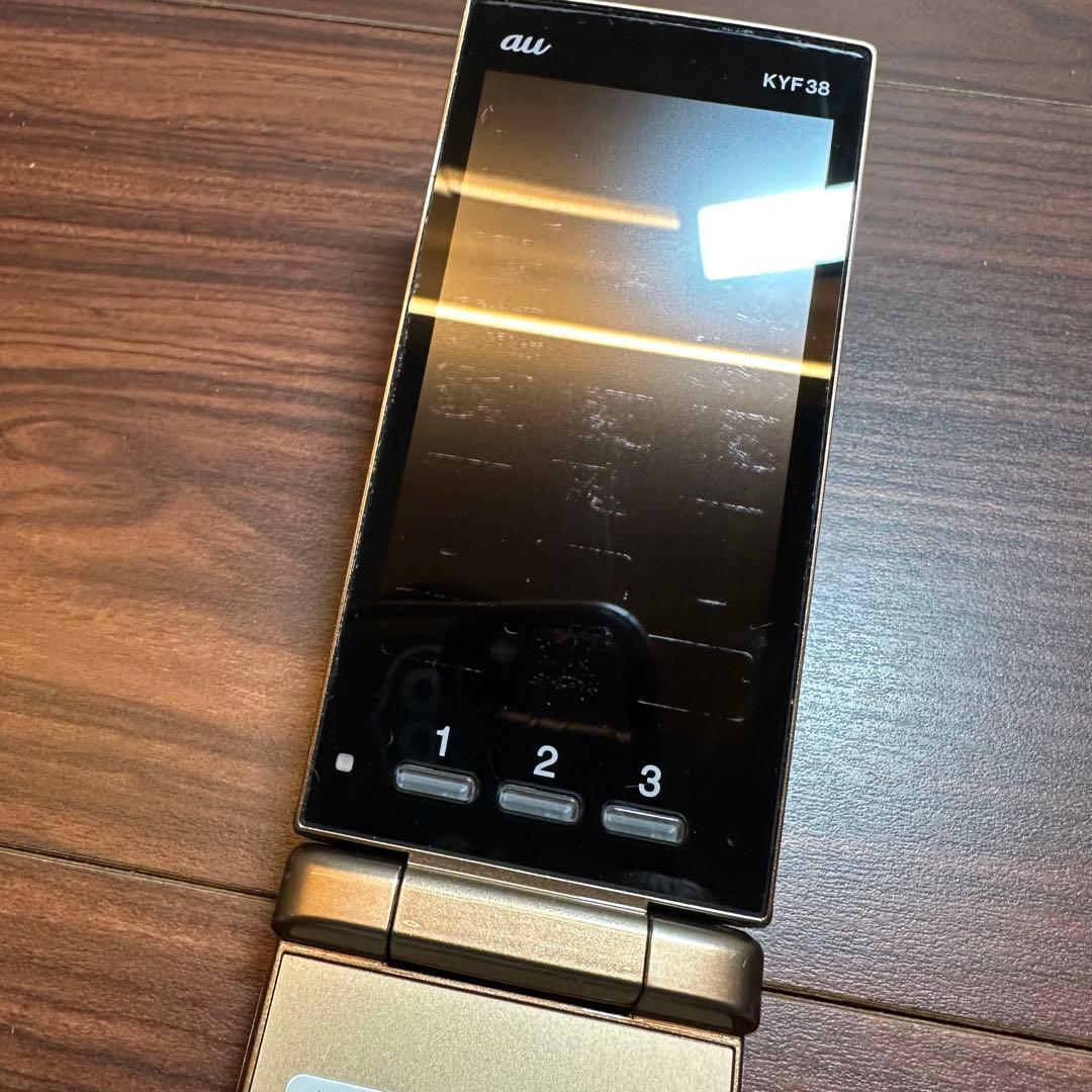au KYF38 グラティナ ガラケー 5550