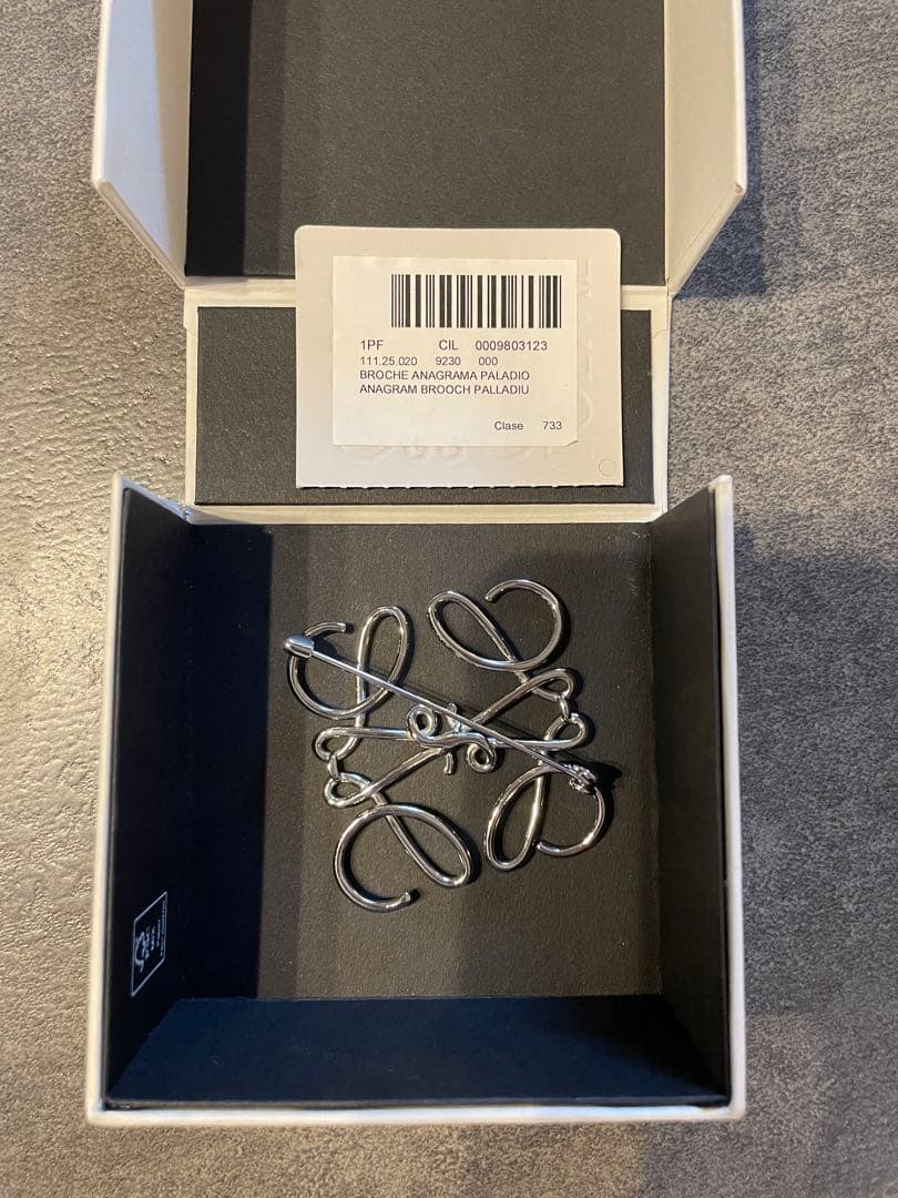 ロエべ☆ブローチ☆メタル☆