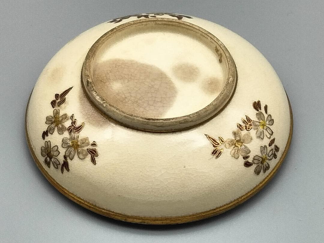 珍品（写真：No.2）！！　嫁入道具　合子　　京焼？　薩摩焼？三人唐子図合子