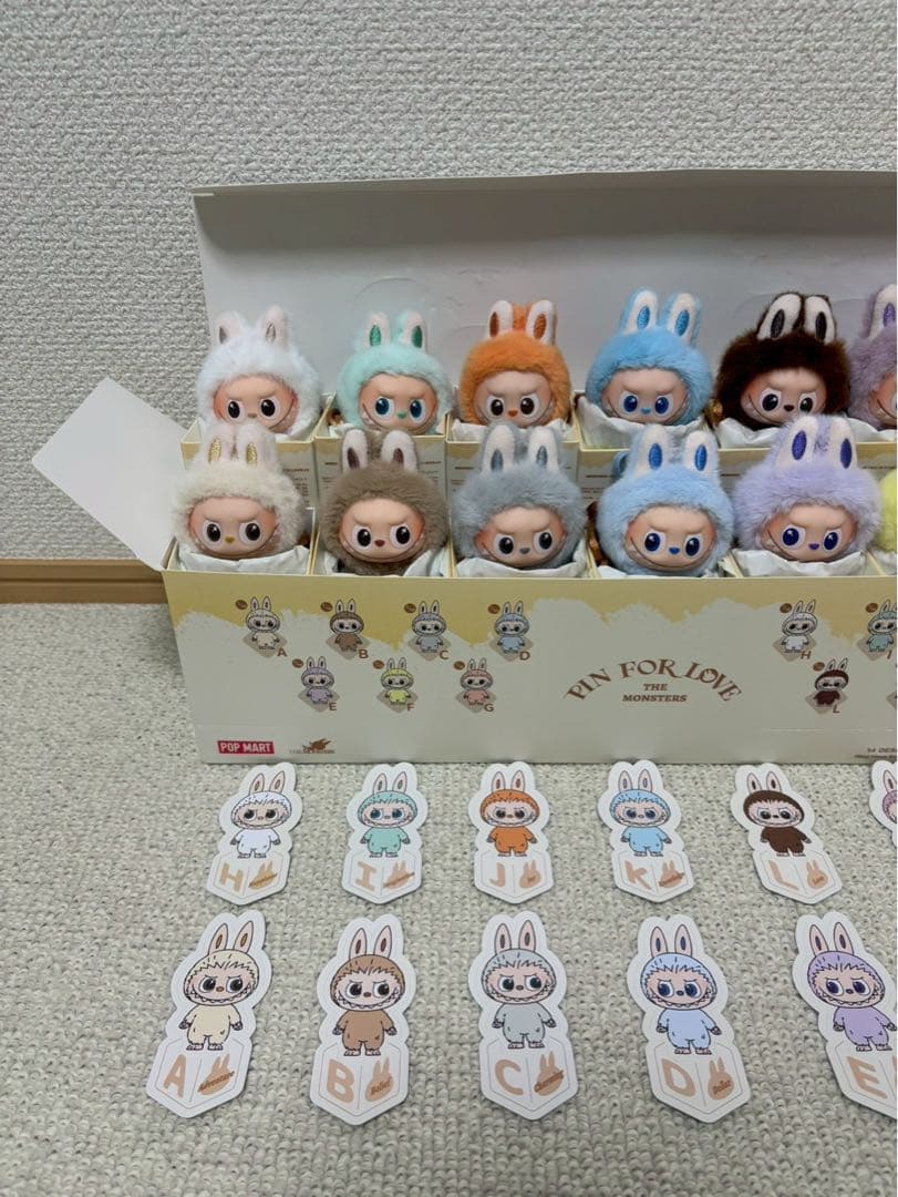 POPMART ラブブ イニシャル アソート ボックス ( A - M )